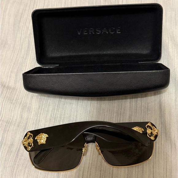 Versace
VE2207Q LIKE NEW - Picture 2 of 8